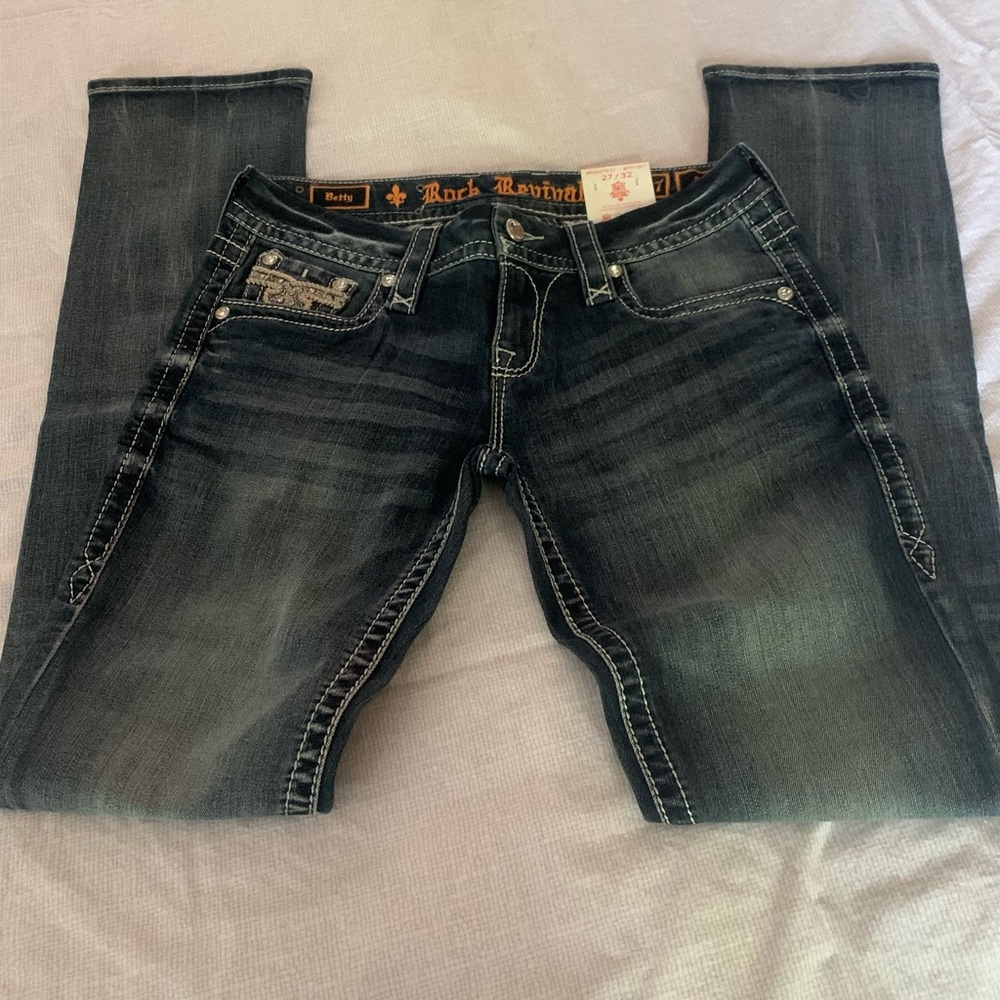 NWT Betty 27/32 straight Rock Revival